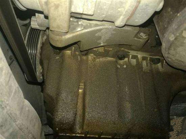 都說發(fā)動(dòng)機(jī)漏油，具體發(fā)動(dòng)機(jī)哪個(gè)部位能漏油？