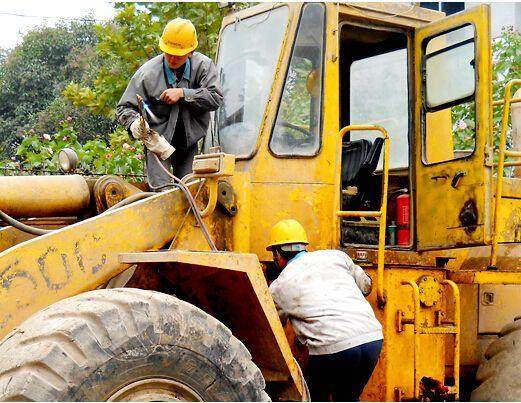 如何更好的保養(yǎng)小裝載機