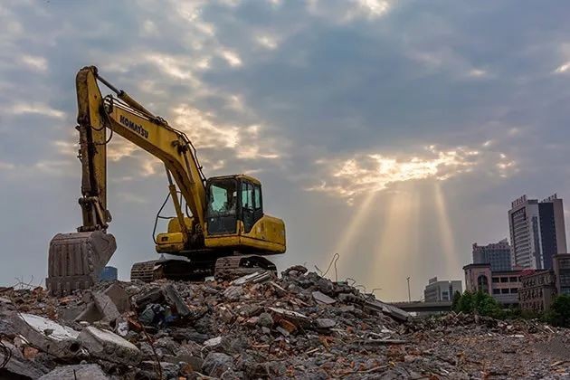 挖掘機(jī)如何保養(yǎng)及油箱污物怎么清除